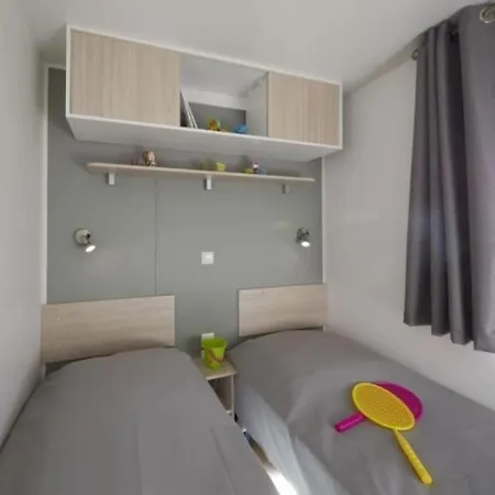 Zecamping 4 Etoiles 1km Piscine Couverte Chiens Acceptes Club Enfant Camping 4*